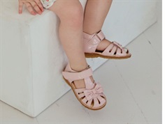 Angulus sandal rosebud with patent and bow  